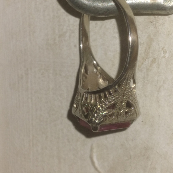 10k White Gold Ring with Red Gemstone - Picture 4 of 4